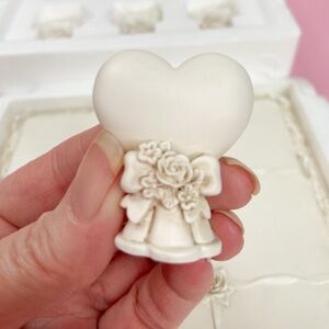 AVON Tic Tac Toe Collectable game board with Cherubs and hearts NWOT